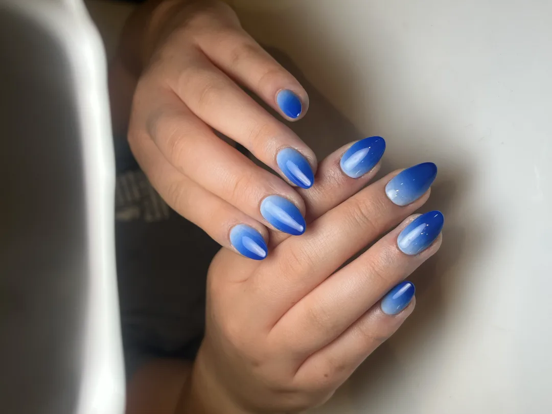Aura nails glow ungu lavender