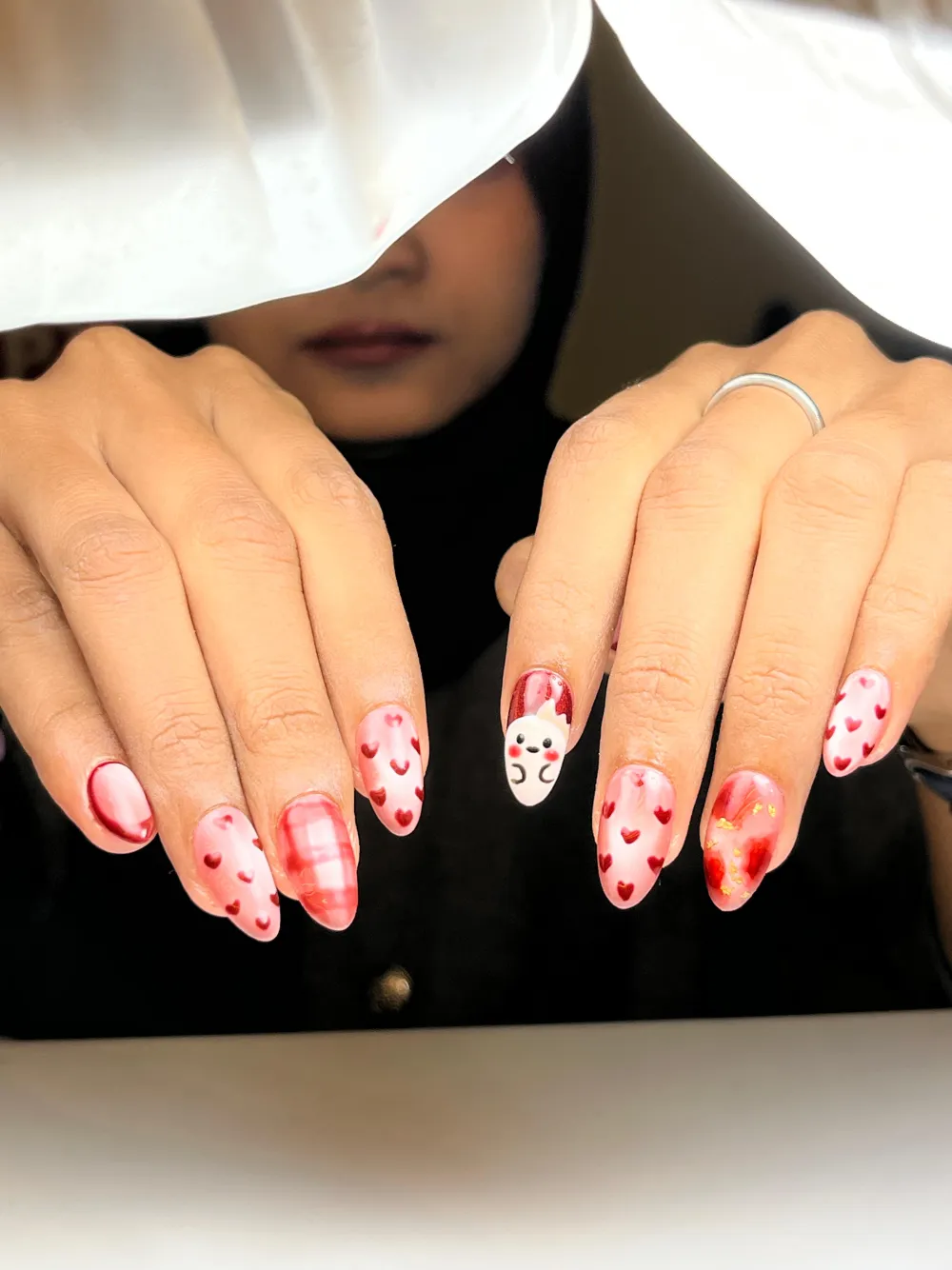 Hasil nail art Cat Eye motif hati manis dan feminin - kursus nail art cat eye online