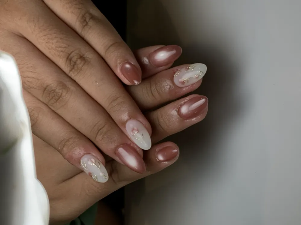Hasil nail art Cat Eye nude chrome premium dan clean - kursus nail art cat eye online