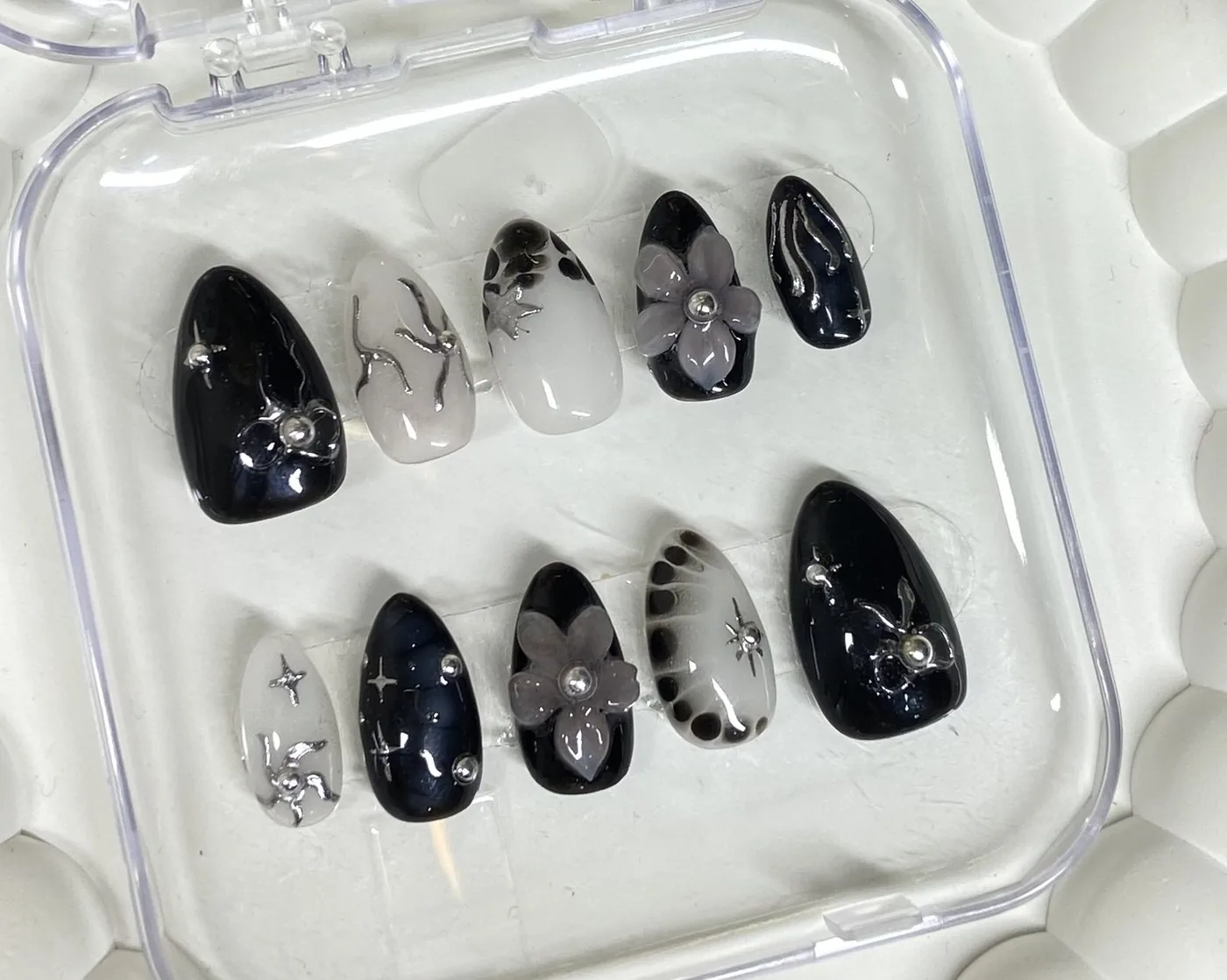 Press on nails hitam porselen floral
