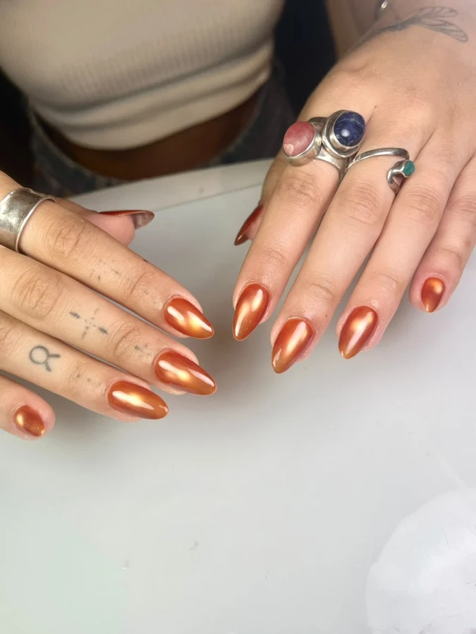 Portofolio soft gel tip Feta Beauty Studio — copper chrome bentuk almond