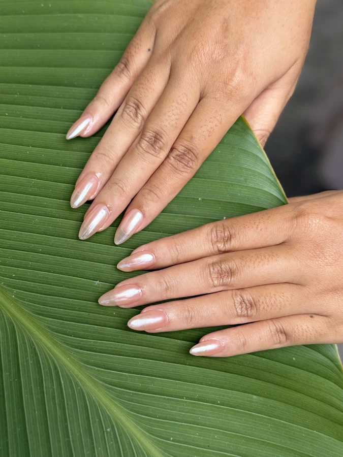 Portofolio soft gel tip Feta Beauty Studio — pearl chrome natural