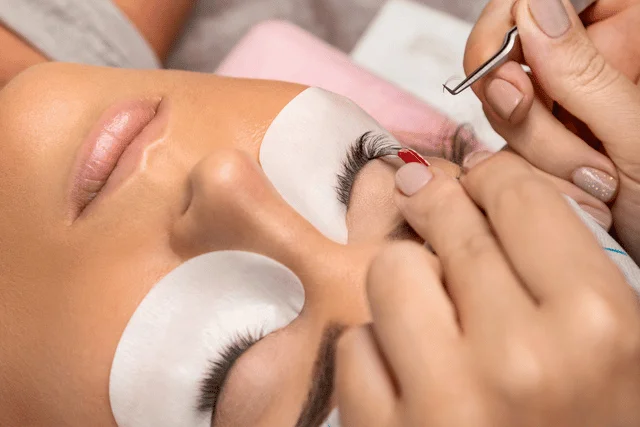 pemasangan eyelash extension