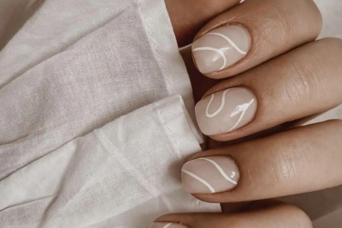 Nail Art Natural Line minimalist