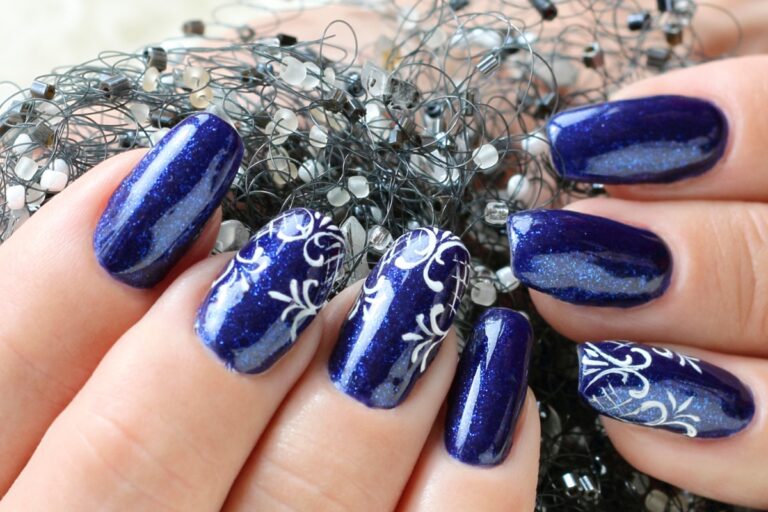 Mengenal Nail Art Y2K: Kembalinya Tren Kuku Ikonik Era 2000-an