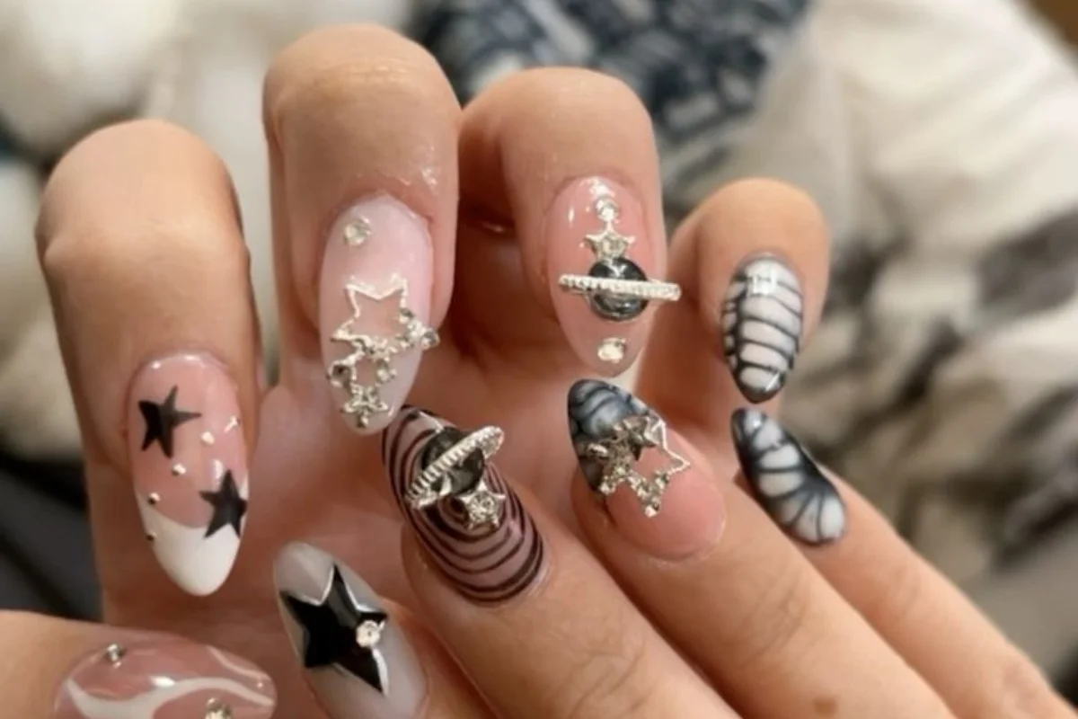 Y2K Nails Stars