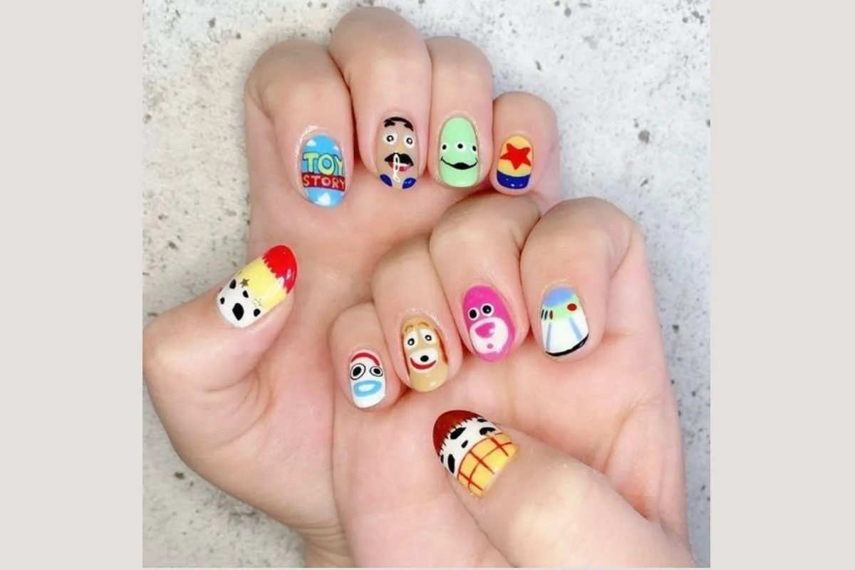Nail art karakter kartun