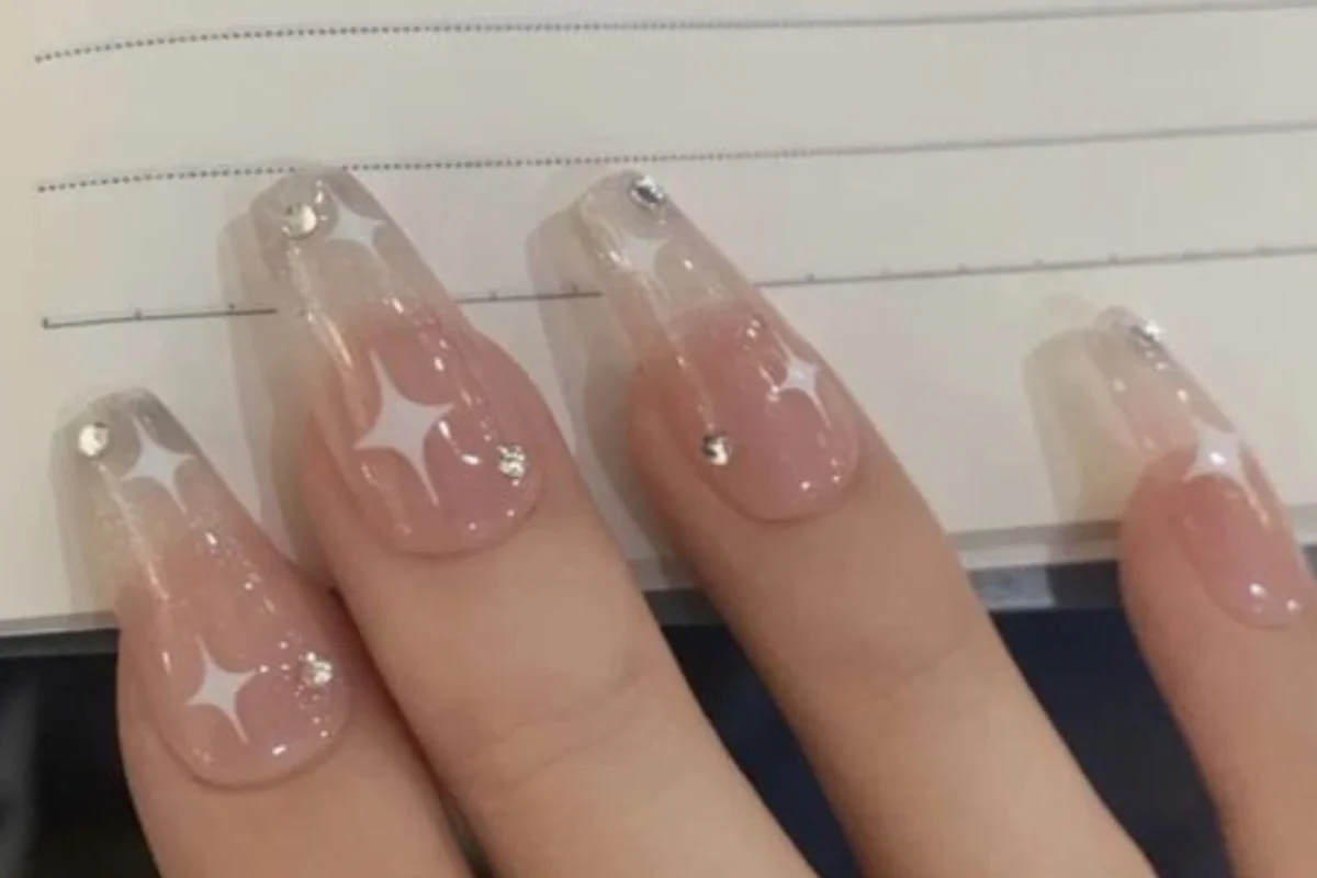 Nail art simple elegant