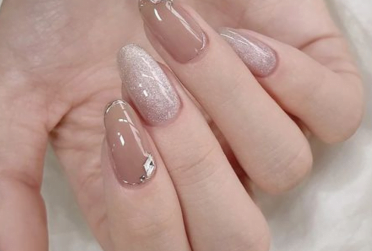 4 Inspirasi Tren Nail Art untuk Acara Formal dan Tips Memilihnya