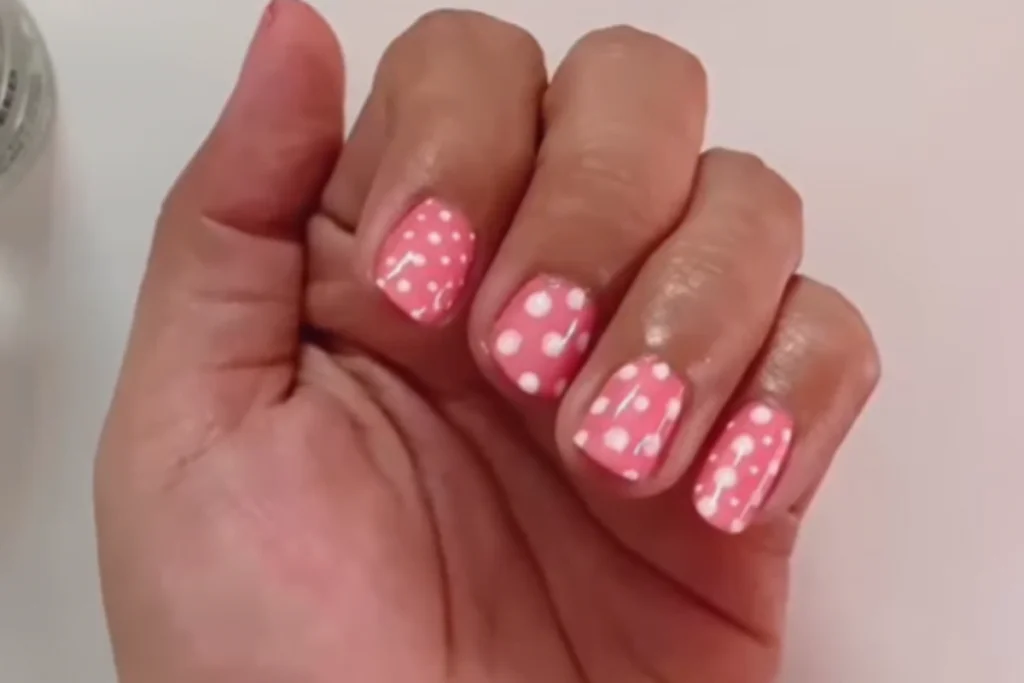Alt text: tutorial nail art DIY