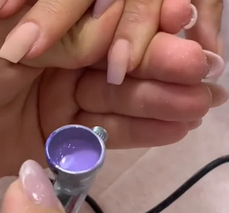 membuat nail art ombre dengan airbrush