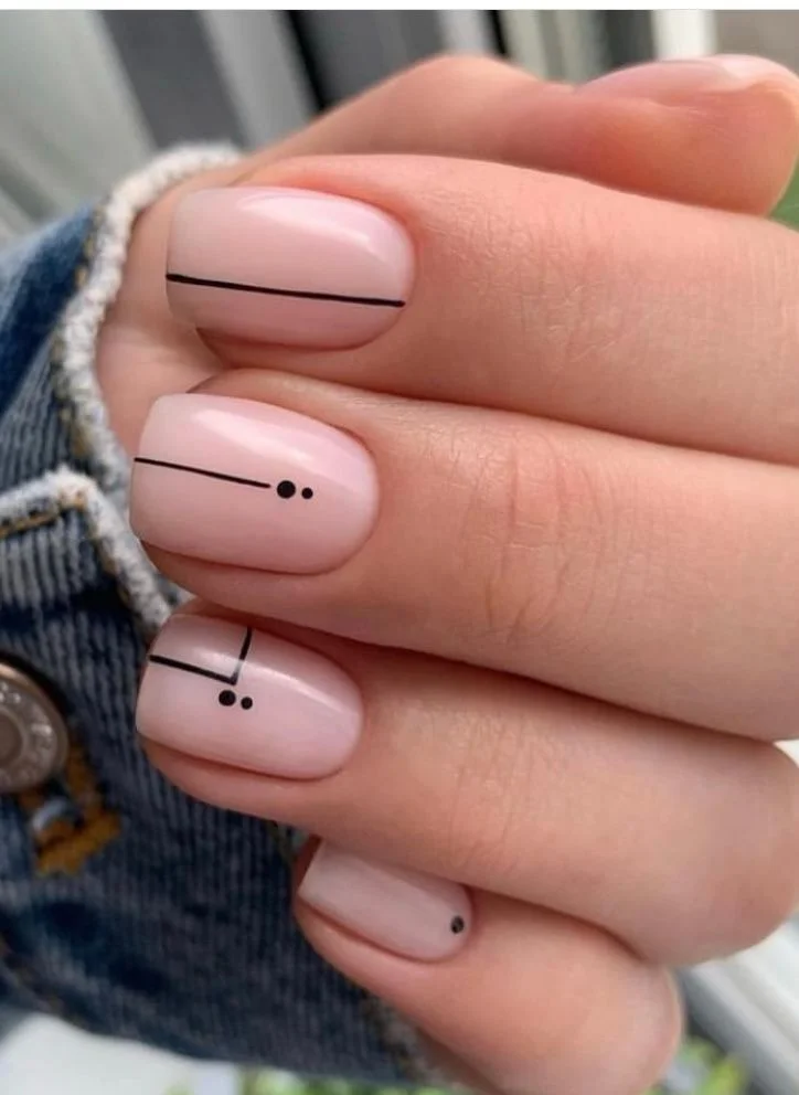 inspirasi desain Nail art garis tipis