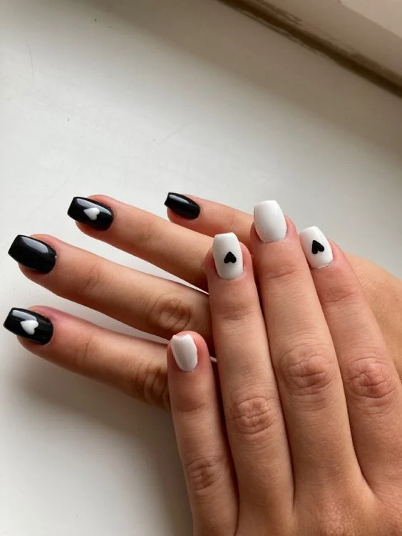inspirasi desain Nail art simple elegant kuku pendek