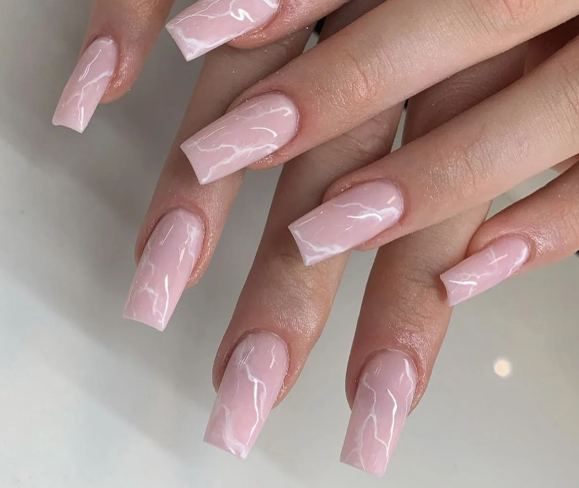 inspirasi desain Nail art elemen alam