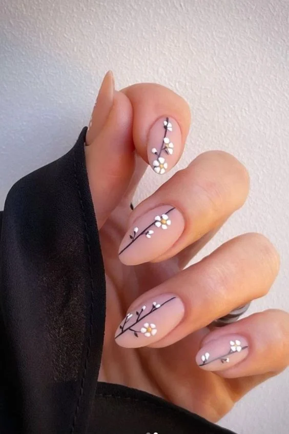 inspirasi desain Nail art bunga-bunga minimalis