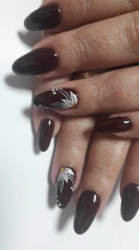 motif nail art maroon floral