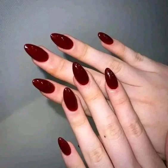 ide design nail art maroon berkilau