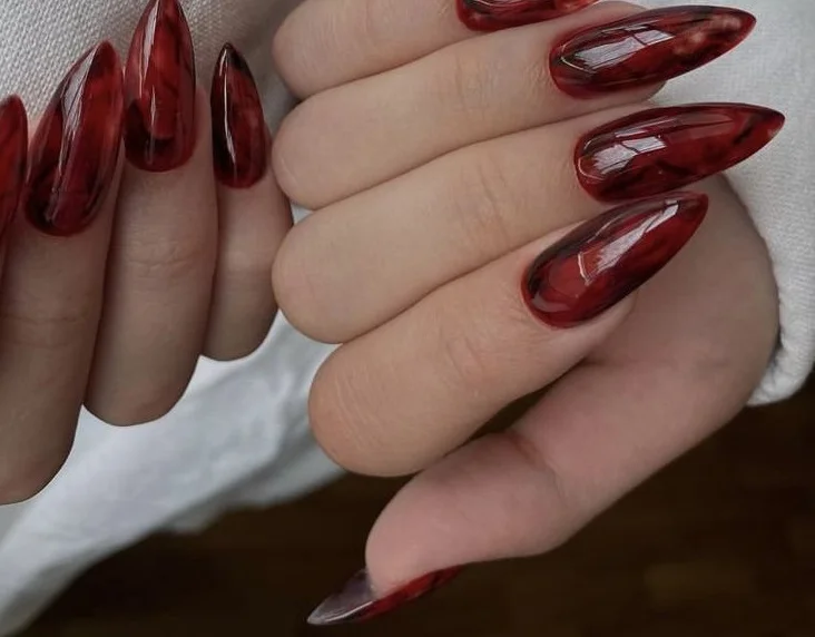 ide design nail art maroon abstrak