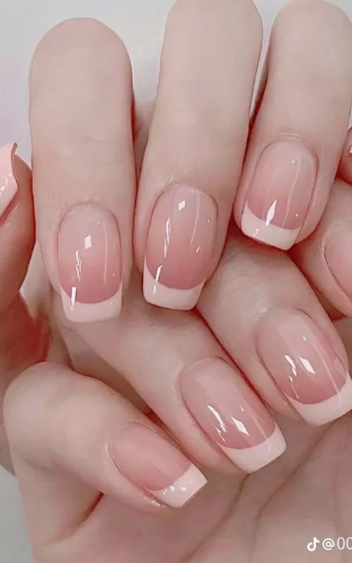 Nail art polos French tip