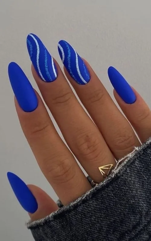 nail art biru royal