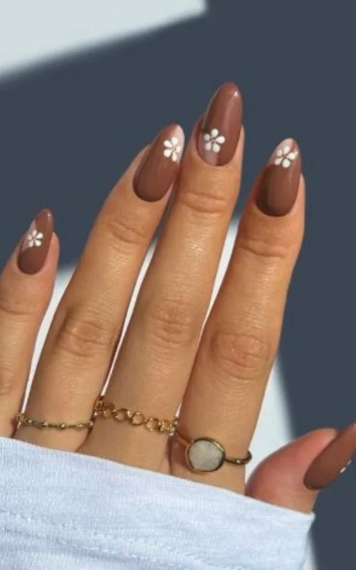 Ide desain nail art cokelat stamping