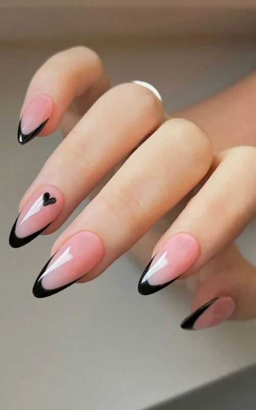 French nail art negative space