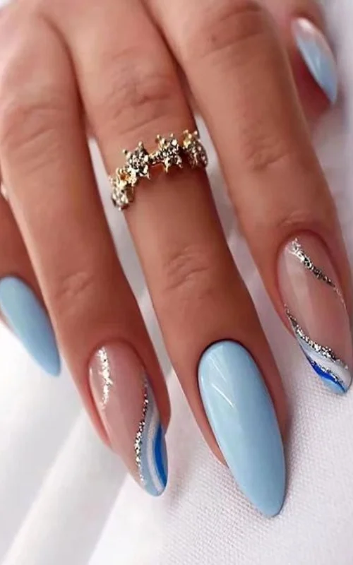 ide design nail art biru muda gaya glitter
