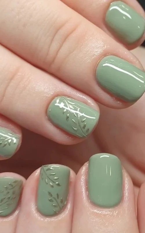 Nail Art Hijau Sage Kuku Pendek