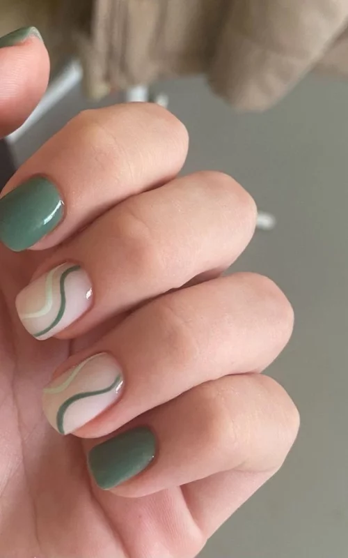 ide desain nail art hijau sage garis tipis