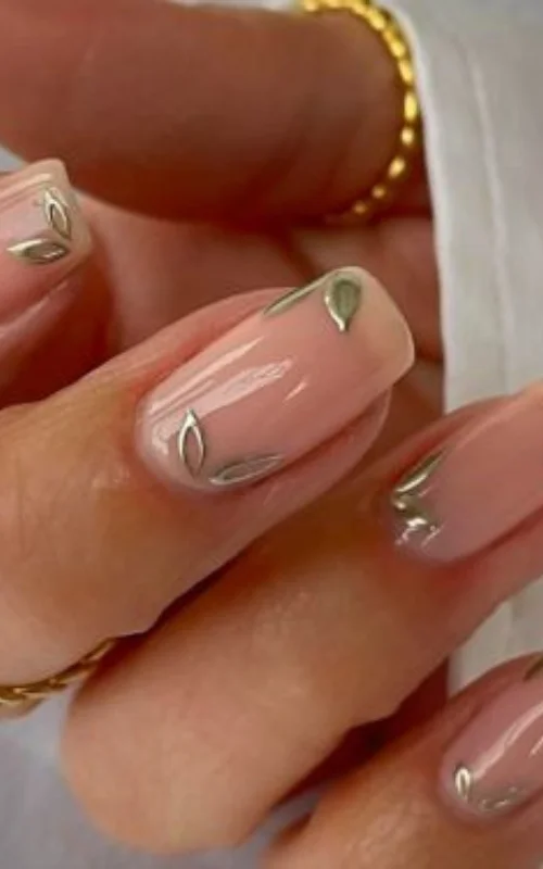 ide desain nail art hijau sage garis negative space