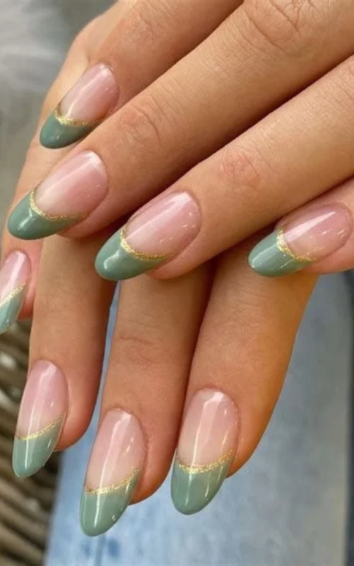 ide desain nail art hijau sage glitter french tips