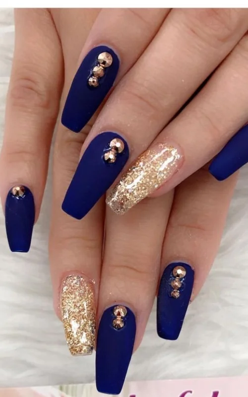 ide design nail art biru glitter gold