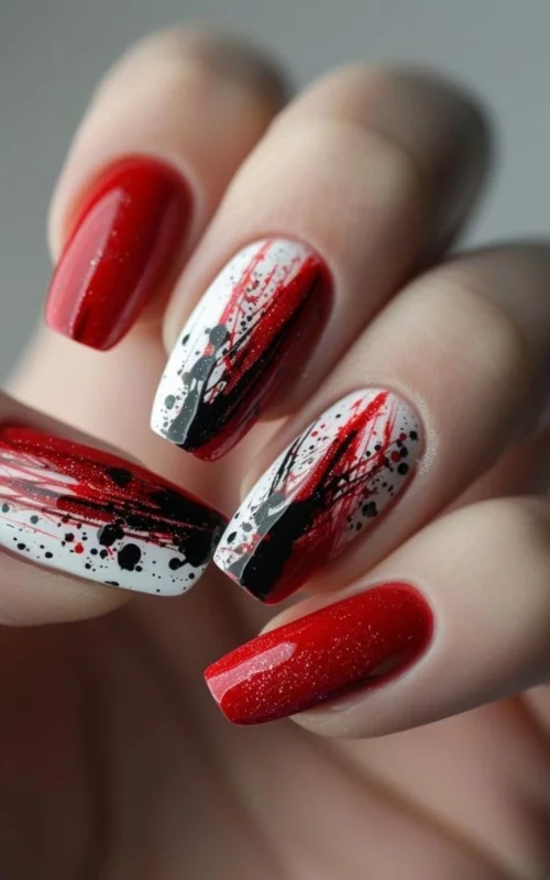 ide design Nail art warna merah abstrak