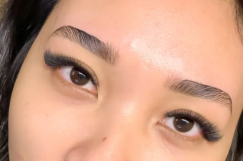 Hasil brow bomber Feta Beauty — sepasang alis rapi terarah