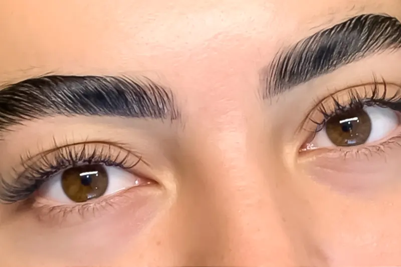 Hasil brow bomber Feta Beauty — alis penuh natural