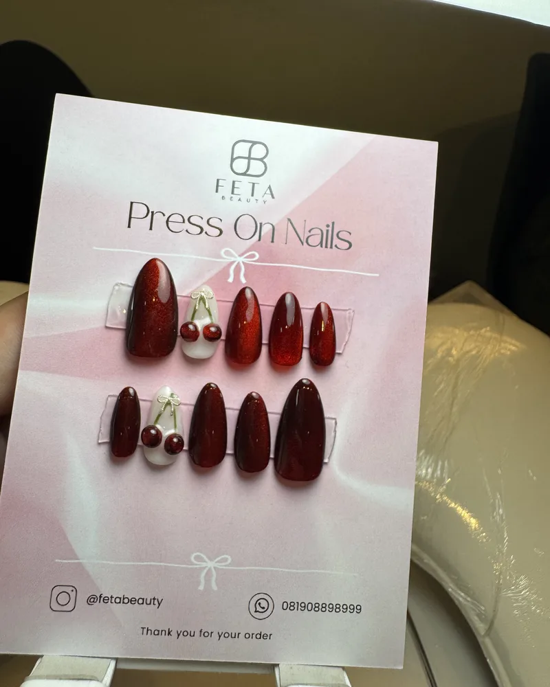 Press on nails ready stock warna cherry gelap dengan aksen permata