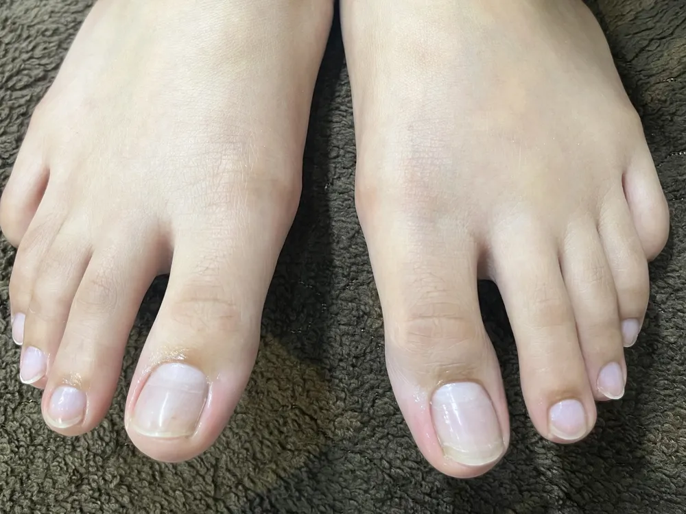 Hasil pedicure Feta Beauty, kuku kaki rapi dan natural